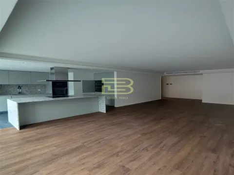 Apartamento T3 novo, com terraço em Vila Nova de Gaia