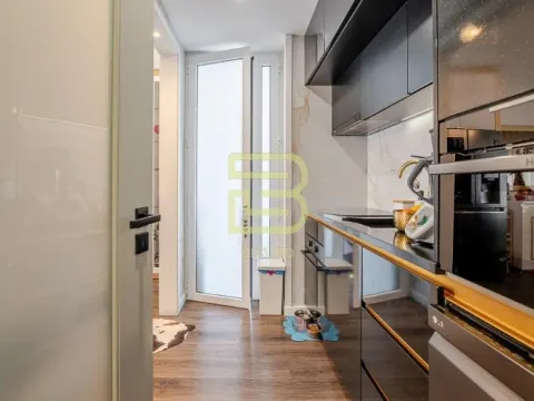 Appartement meublé de 3 chambres, transformé en 2 chambres (possibilité de revenir à 3 chambres), à