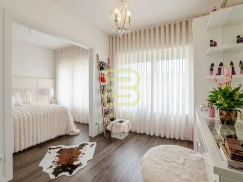 Appartement meublé de 3 chambres, transformé en 2 chambres (possibilité de revenir à 3 chambres), à