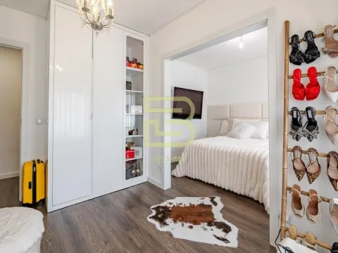 Appartement meublé de 3 chambres, transformé en 2 chambres (possibilité de revenir à 3 chambres), à