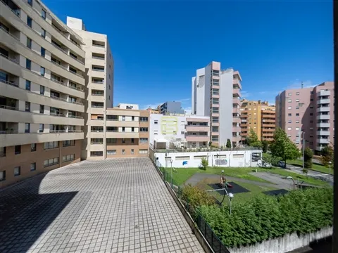 Apartamento T2, para arrendar em Rio Tinto – Junto ao Metro da Venda Nova!