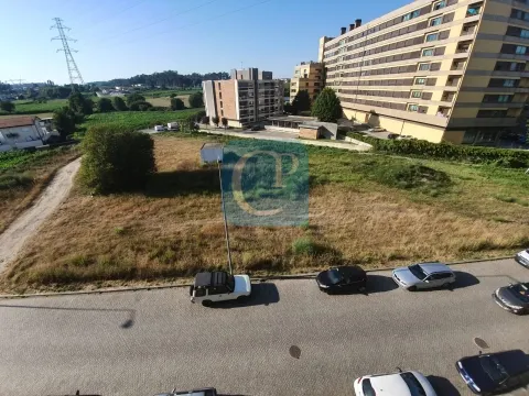 Lote de Terreno Urbano em Vermoim, Maia