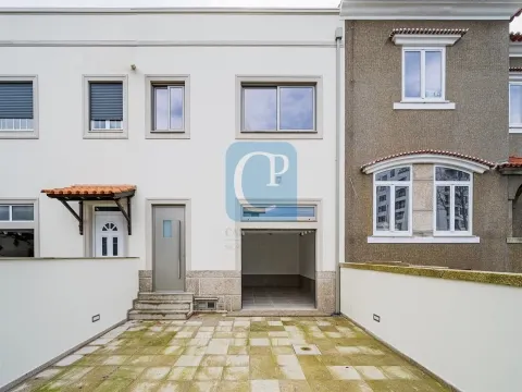Moradia Geminada V3+2 ao Hospital São João, Paranhos, Porto