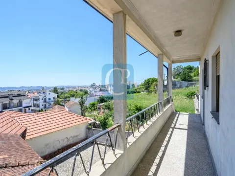 House to restore in Baguim do Monte