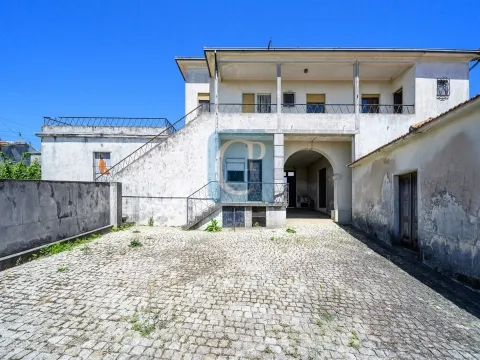 House to restore in Baguim do Monte