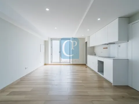 Apartamento T1 em Rio Tinto, ao metro de Campainha