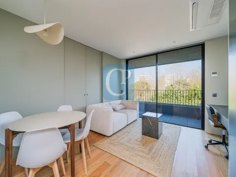 Apartamento T1 novo, na Avenida da Senhora da Hora, Matosinhos