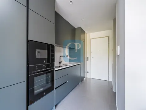 Apartamento T1 novo, na Avenida da Senhora da Hora, Matosinhos