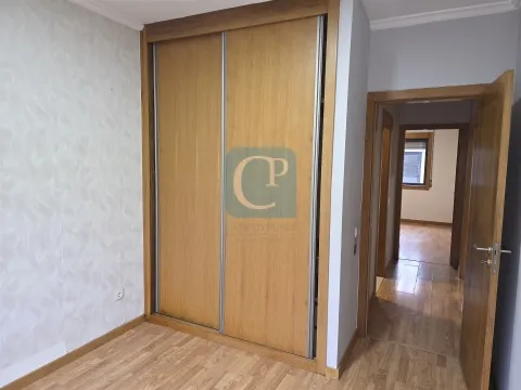 Apartamento T2 renovado em São Mamede Infesta e Senhora da Hora