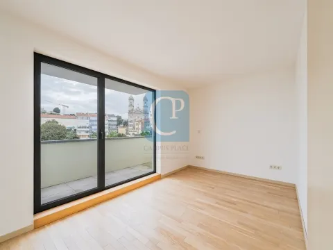 Apartamento T1Kit Duplex, com terraço, junto à Praça da República