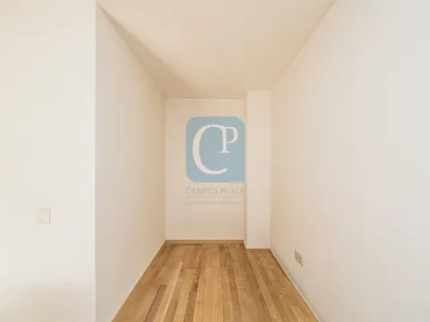 Apartamento T0+1 Duplex, junto à Praça da República, Porto