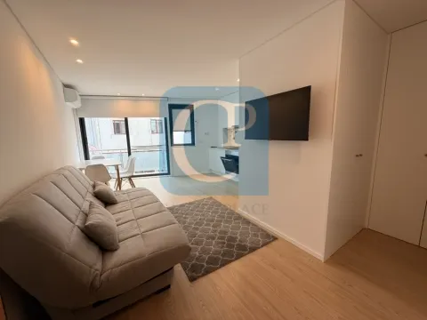 Apartamento T0 com varanda e garagem em Leça da Palmeira