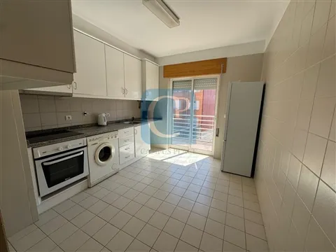 Apartamento T1 Duplex em frente ao Hospital S. João