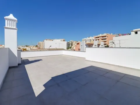 3 Quartos - Moradia Geminada - Faro