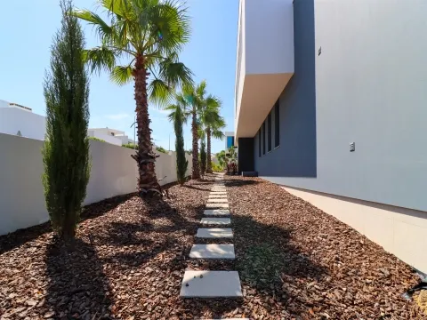 4 Bedrooms - Villa - Santa Maria - Lagos