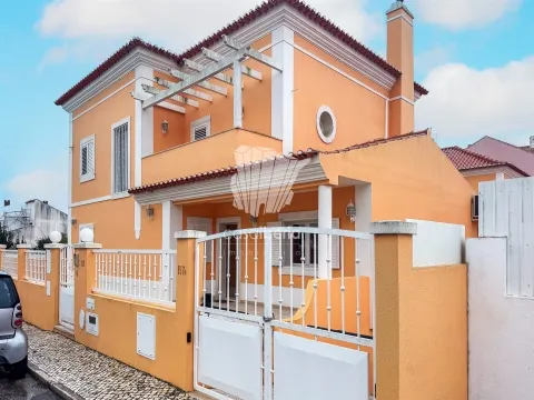 4 Bedrooms - Villa - Alcabideche - Cascais