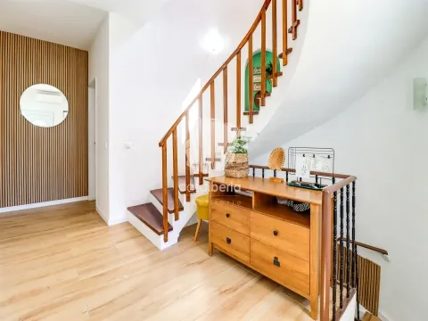 Exclusivo - 3 Quartos - Moradia Geminada - Porches - Lagoa