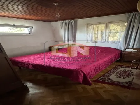 Moradia Isolada T2+1 com terreno anexo de 1290 m² - Rendo-Sabugal