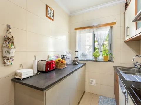 Moradia em Banda T3 em Condomínio fechado com Piscina