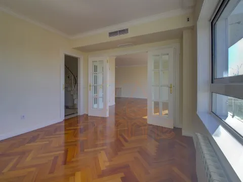 Apartamento T3 DUPLEX - Celas - Coimbra/Venda