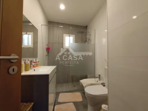 Moradia T3 Térrea com pátio