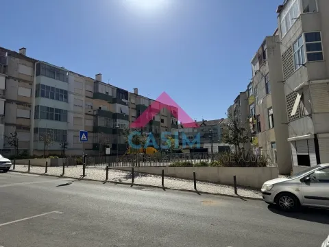 T2 Alto Seixalinho - Barreiro -  1º andar, Wc renovado, Marquise