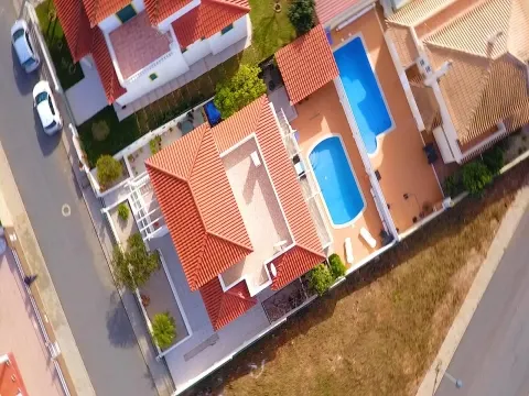 Fantástica Moradia V4 em Altura 