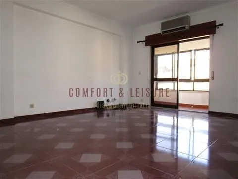 Apartamento T3 no Infantado / Loures (Fase II)