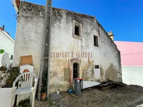 Moradia para Restaurar T4 em Torres Vedras