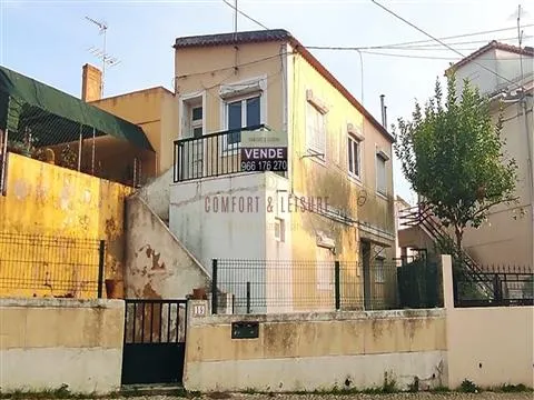 VILLA with 2 APARTMENTS in Feijó