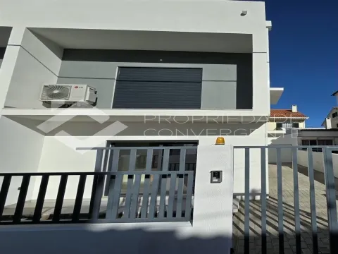 Moradia T3 Triplex - Quinta do Conde