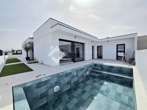 Moradia Isolada T4 com piscina - Azeitão