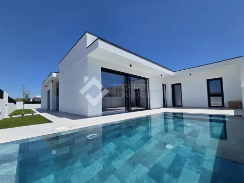 Moradia Isolada T4 com piscina - Azeitão