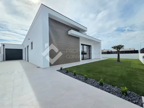 Moradia Isolada T4 com piscina - Azeitão