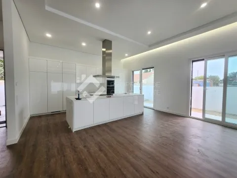 Moradia Isolada T3 com piscina - Azeitão