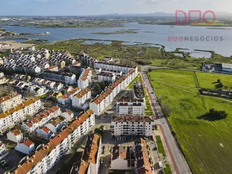 Moradia T4+1 à venda no Montijo