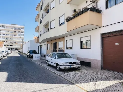 Garagem à venda no Montijo
