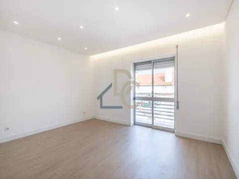 Apartamento T3 / Renovado / 5 minutos do centro de Leiria