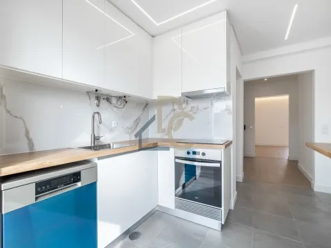Apartamento T3 / Renovado / 5 minutos do centro de Leiria