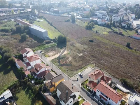 Lote de Terreno / Área Total 530 m2 / 5 minutos do centro de Leiria / Gândara dos Olivais