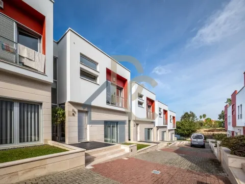 Moradia T4 / Condomínio / Piscina / Marrazes, Leiria