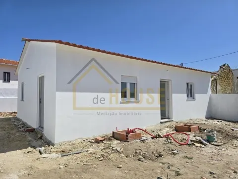 Moradia T2 Térrea, perto Praia