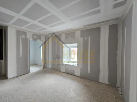 Moradia T3, com espaço exterior 