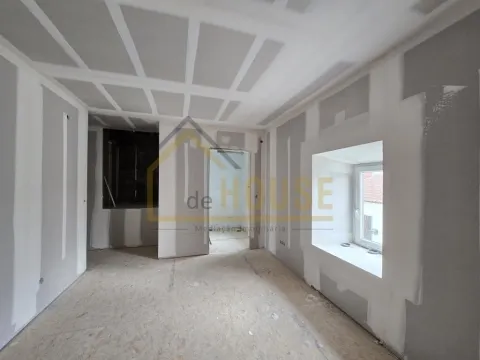 Moradia T3, com espaço exterior 