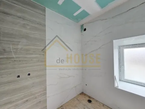 Moradia T3, com espaço exterior 