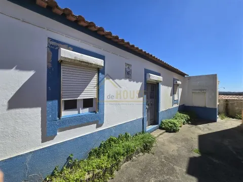 Moradia com logradouro na Marteleira