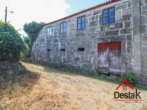 Moradia isolada em pedra para venda em Serrazes, São Pedro do Sul