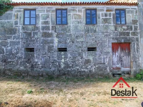 Moradia isolada em pedra para venda em Serrazes, São Pedro do Sul