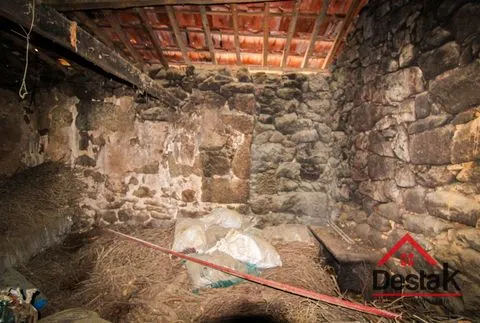 Moradia em Pedra para reconstrução.