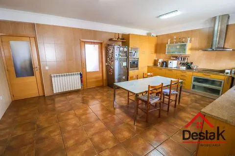 Moradia V4 para venda em Viseu